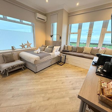 Beachfront Compact Coastal Crib, Direct Sea Views & Air Conditioning Littlestone-on-Sea Exterior foto